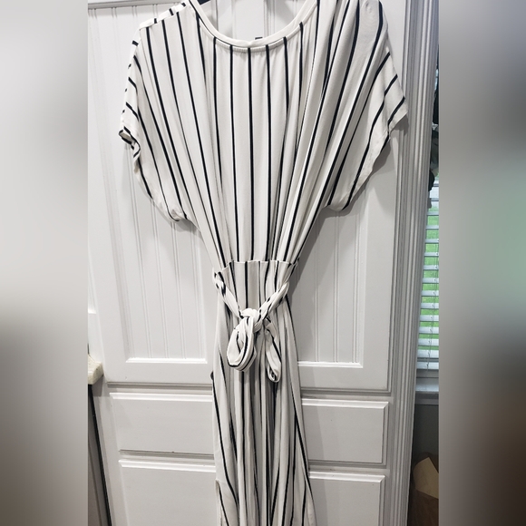 Eloquii Striped V-Neck Wrap Dress - Picture 4 of 7